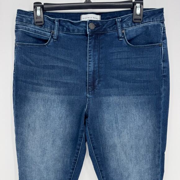 Articles of Society Women's Blue Wash Cropped Flare Jeans Raw Hem Size 31 - Picture 3 of 9